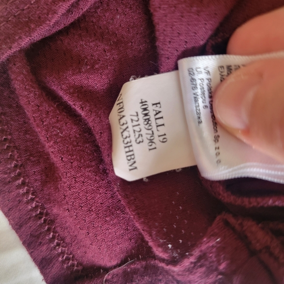 The North Face Women's Burgundy Relaxed Fit Waist Length Active Shirt Size Small - Picture 6 of 10